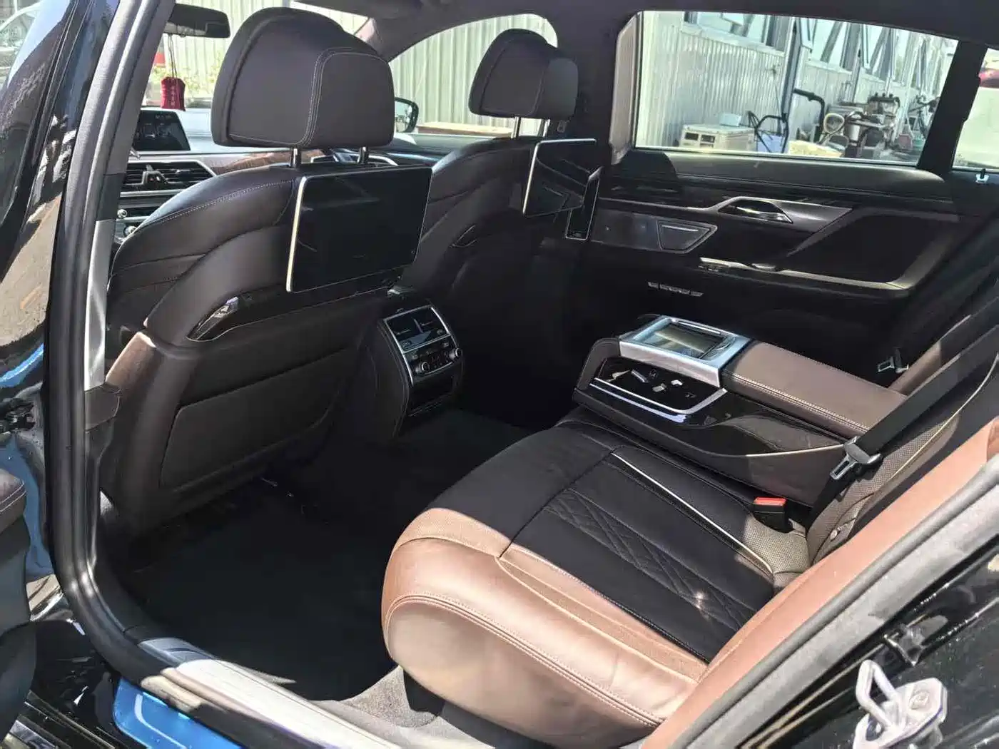 BMW 7 Series 2017 740Li xDrive Luxury Edition фото 6
