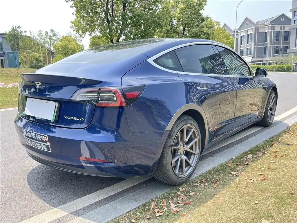 Фото 5 - Tesla Model 3