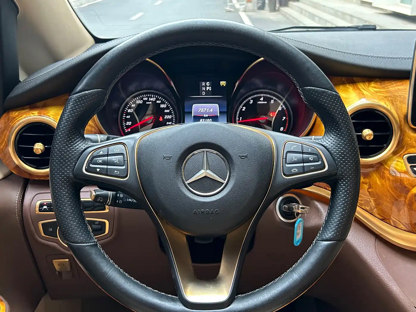 Mercedes-Benz V-Class 2017 Model V 260 L Premium Extended Edition фото 9
