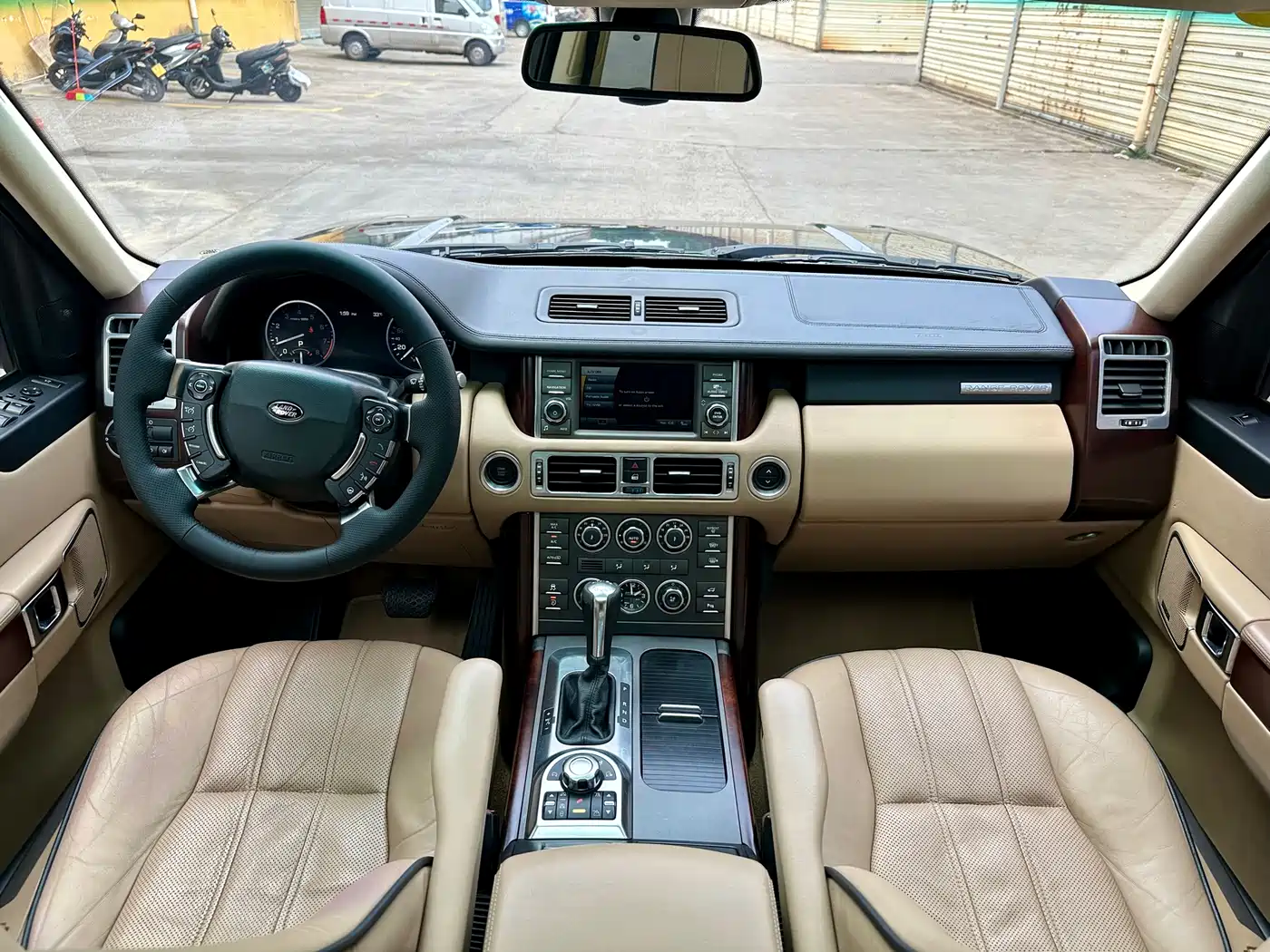 Land Rover Range Rover 2010 5.0 NA V8 HSE фото 12