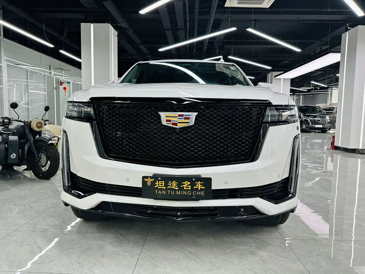 Cadillac Escalade 2017 6.2L ESV Platinum Extended фото 2
