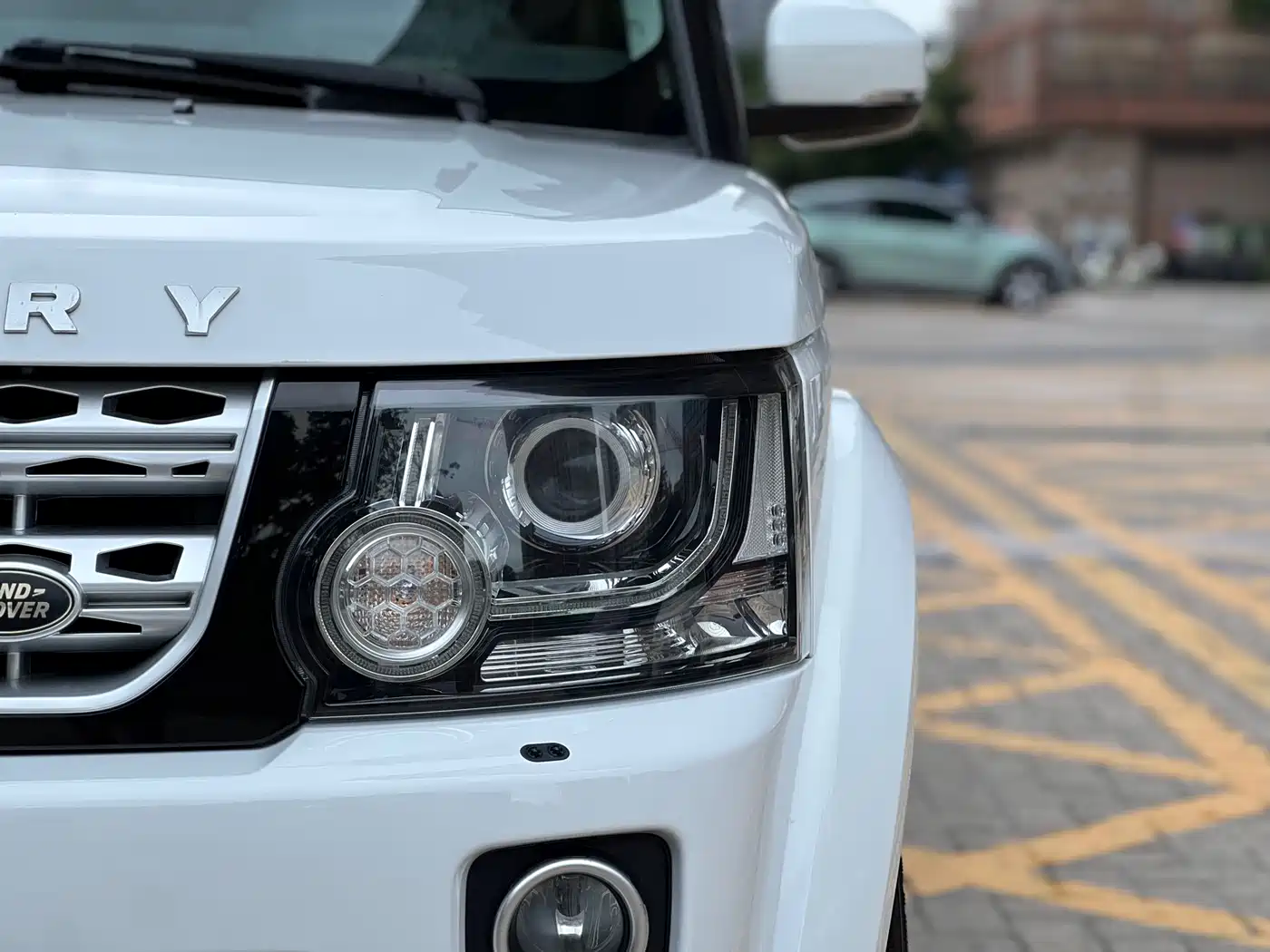 Land Rover Discovery 2015 3.0 SC V6 HSE фото 16