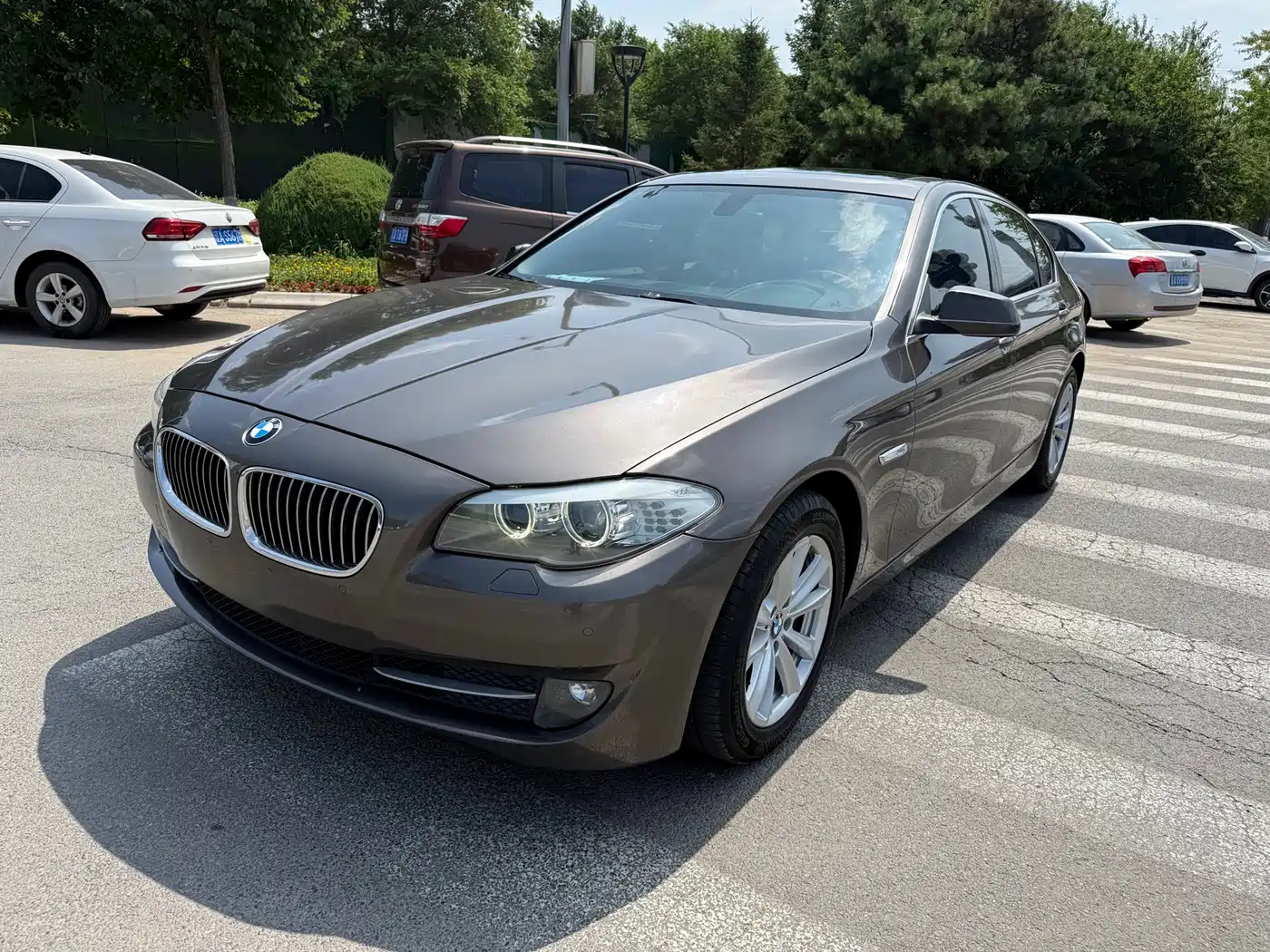 BMW 5 Series 2013 525Li Leadership фото 2