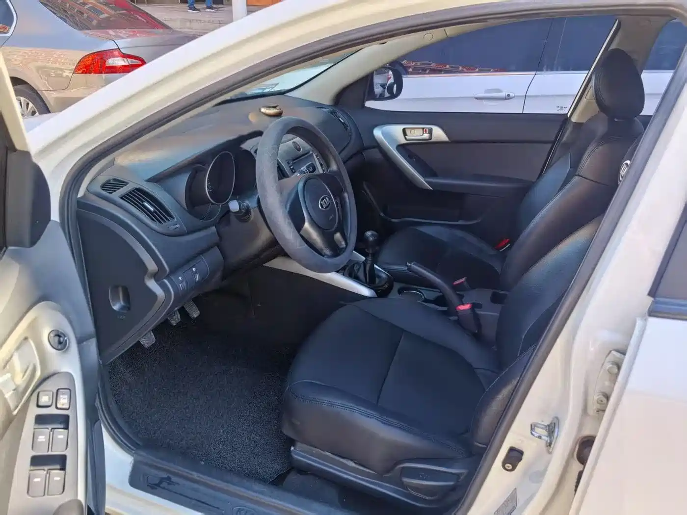 Kia Forte 2014 1.6L MT GL фото 8
