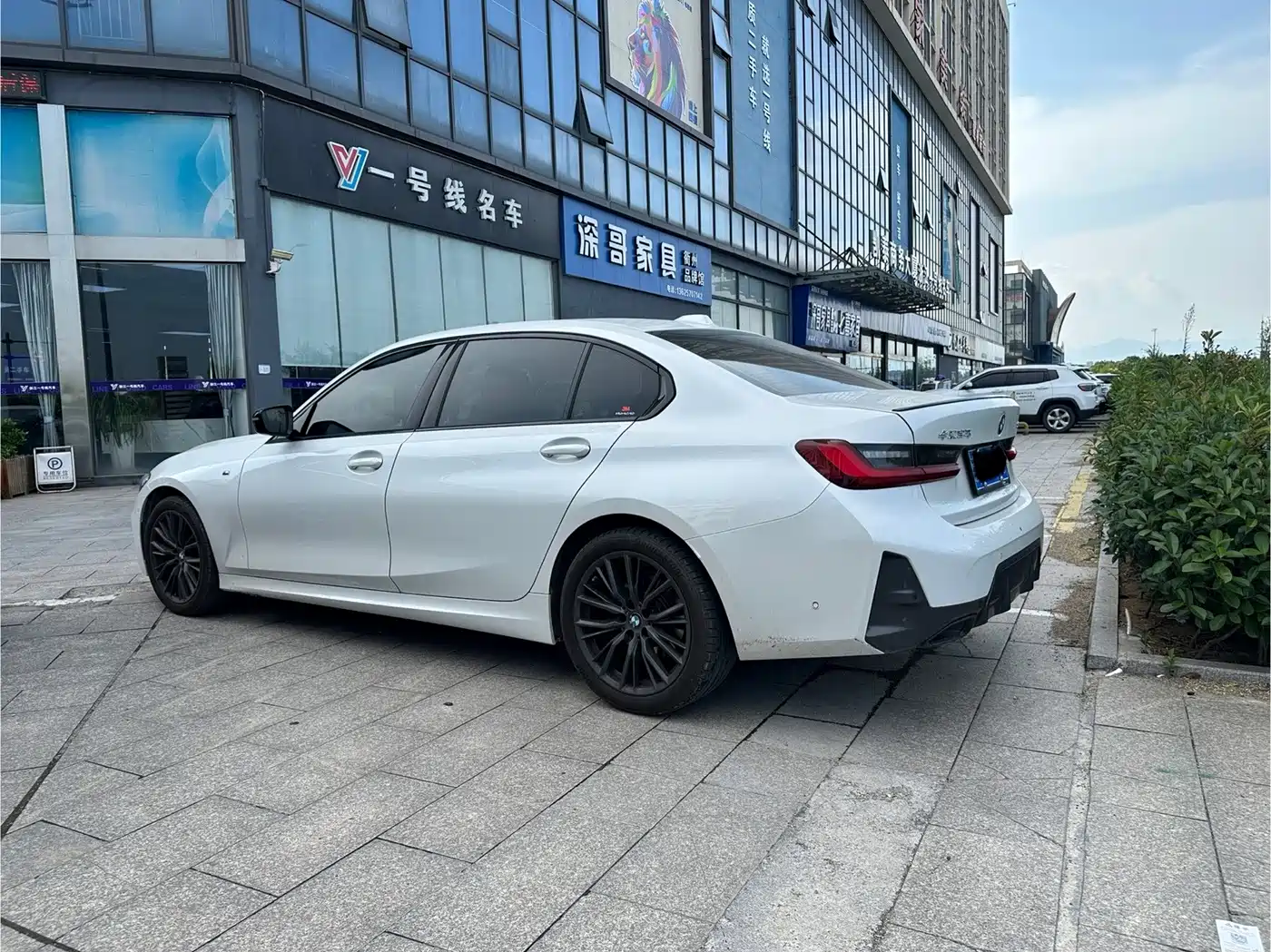 BMW 3 Series 2023 325Li M Sport Black Night Package фото 4