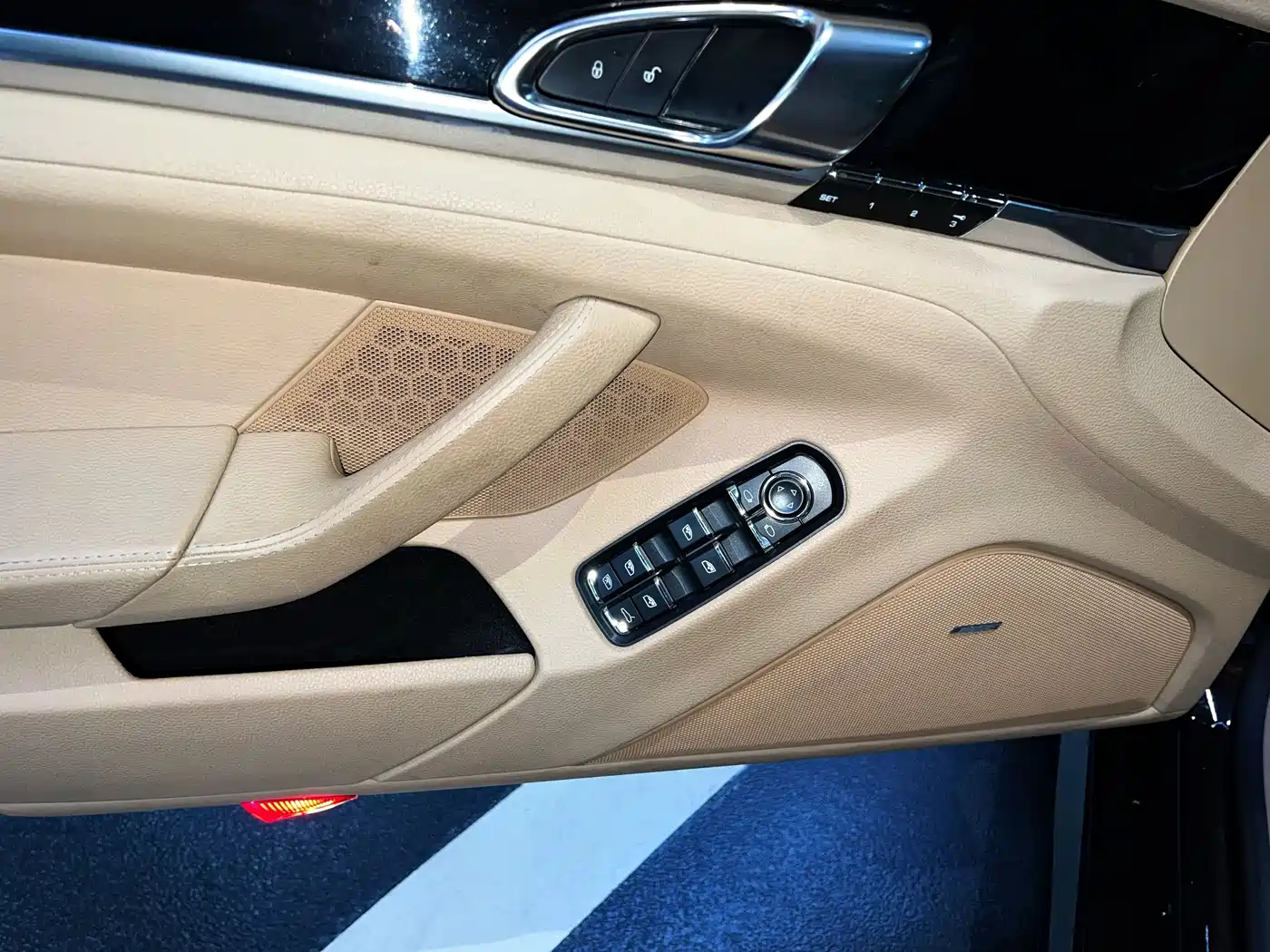 Porsche Panamera 2013 Panamera 4 Platinum Edition 3.6L фото 20