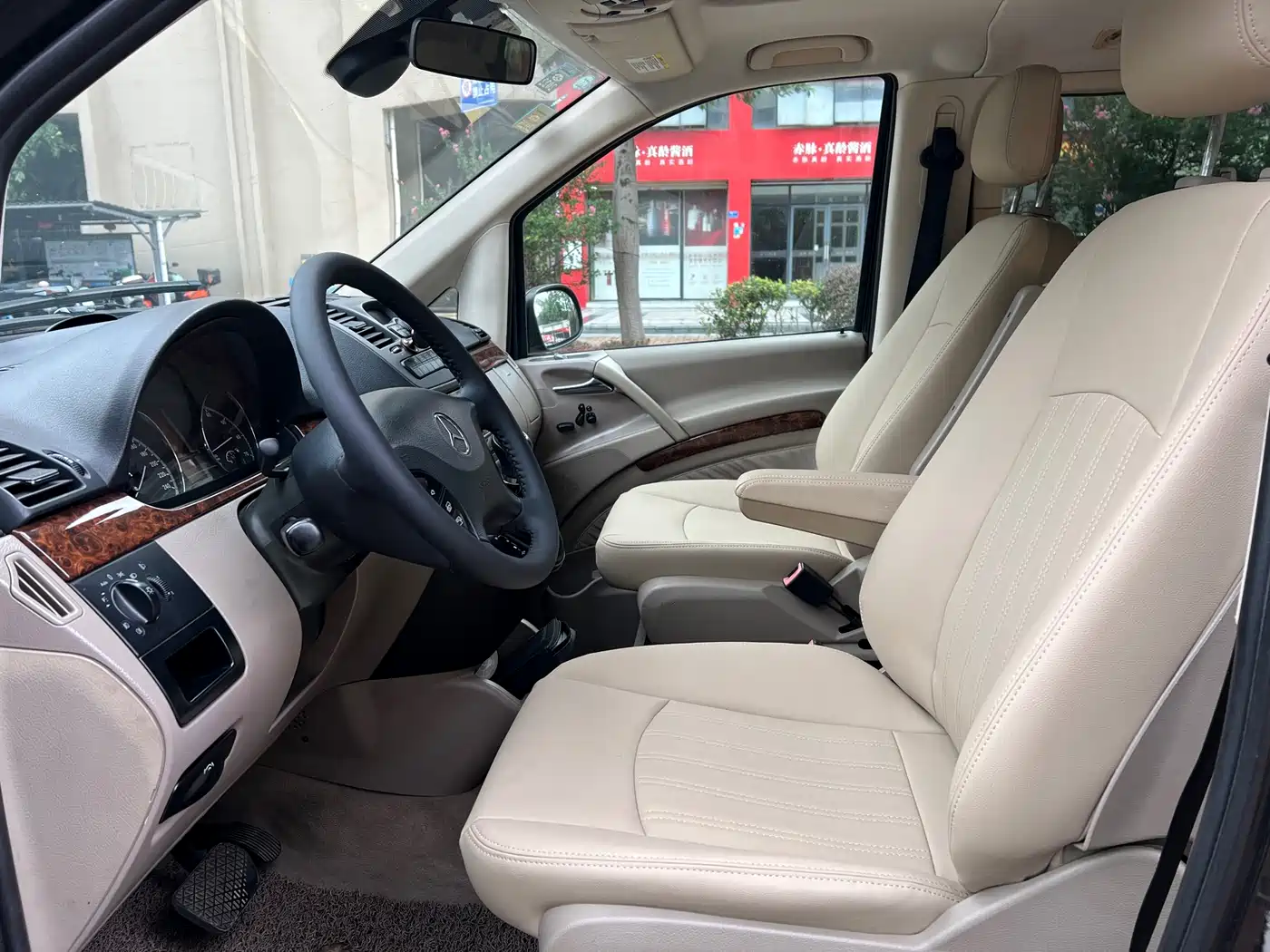 Mercedes-Benz Viano 2010 2.5L Prestige Edition фото 10