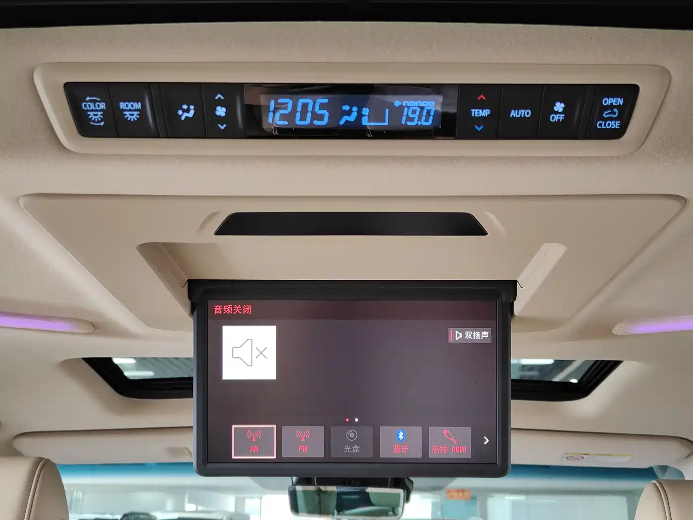 Toyota Vellfire 2020 Twin Engine 2.5L HV Premium Edition фото 10