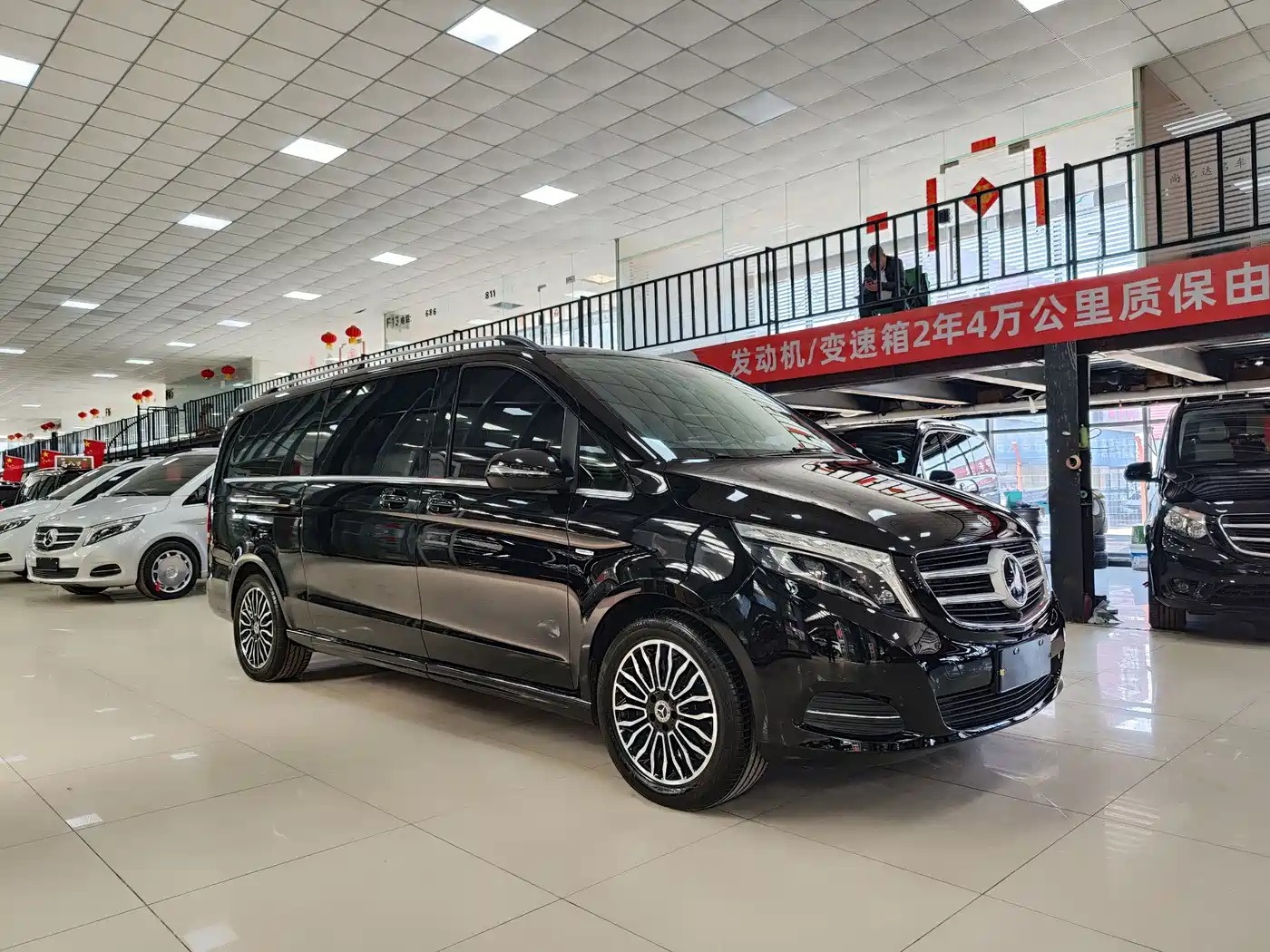 Mercedes-Benz V-Class 2018 V 260 L Premium Long Wheelbase Edition China VI фото 2