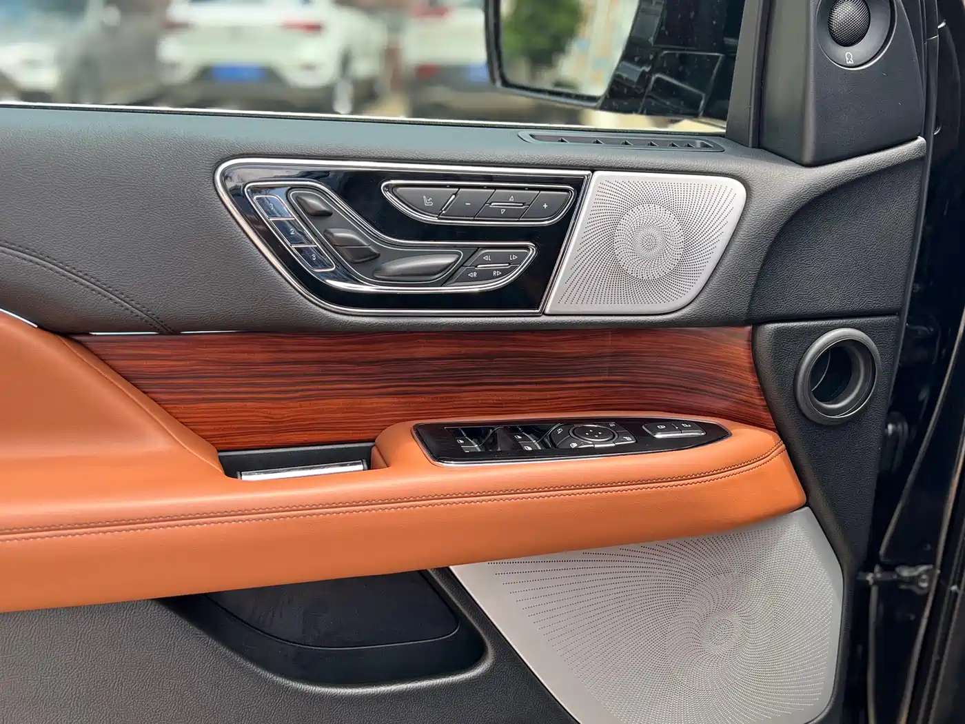 Lincoln Navigator 2019 3.5T Ultimate China VI фото 10