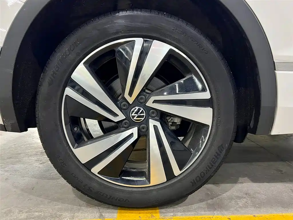 VOLKSWAGEN TIGUAN X