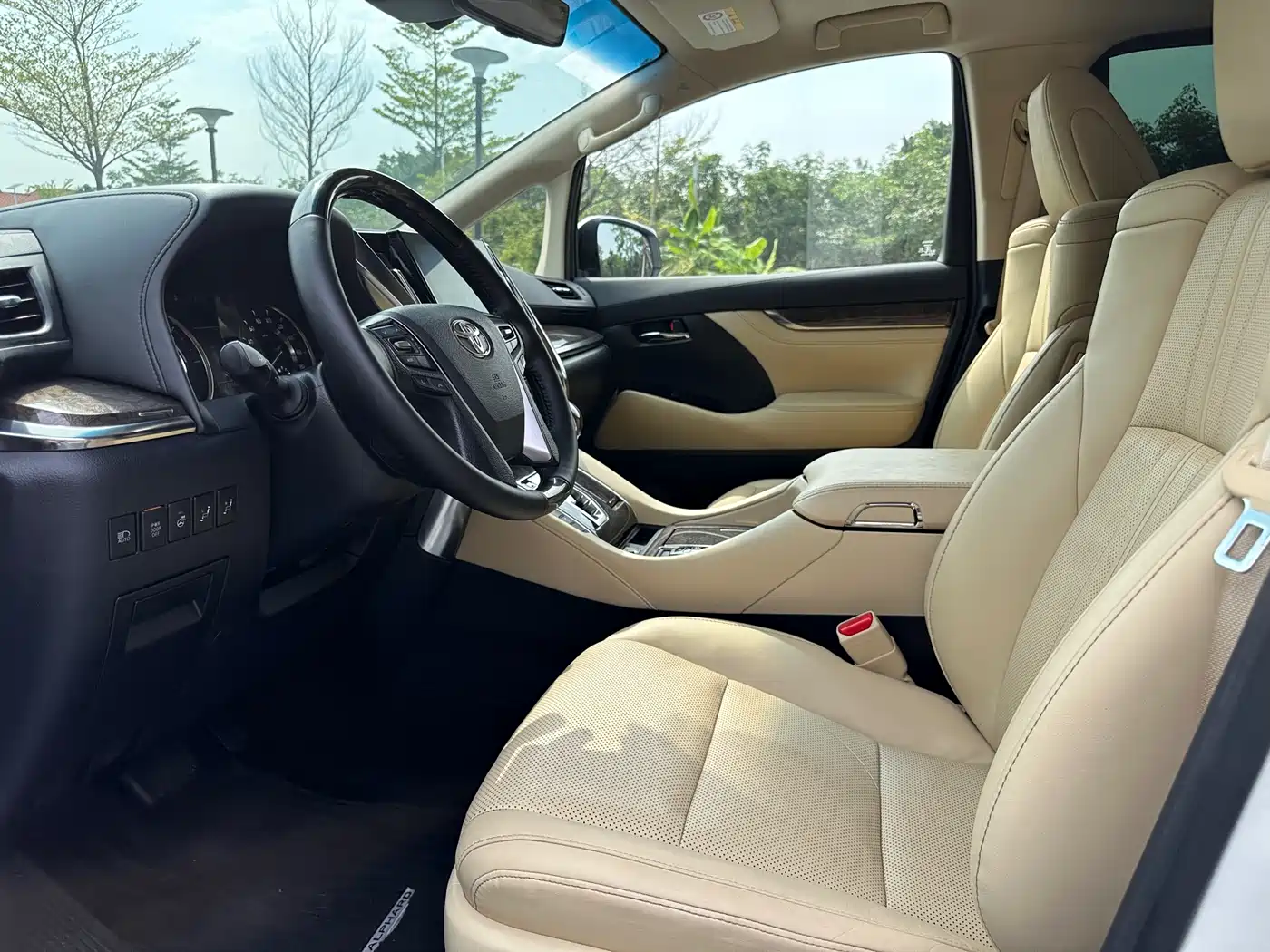 Toyota Alphard 2020 Hybrid 2.5L Premium Edition фото 10