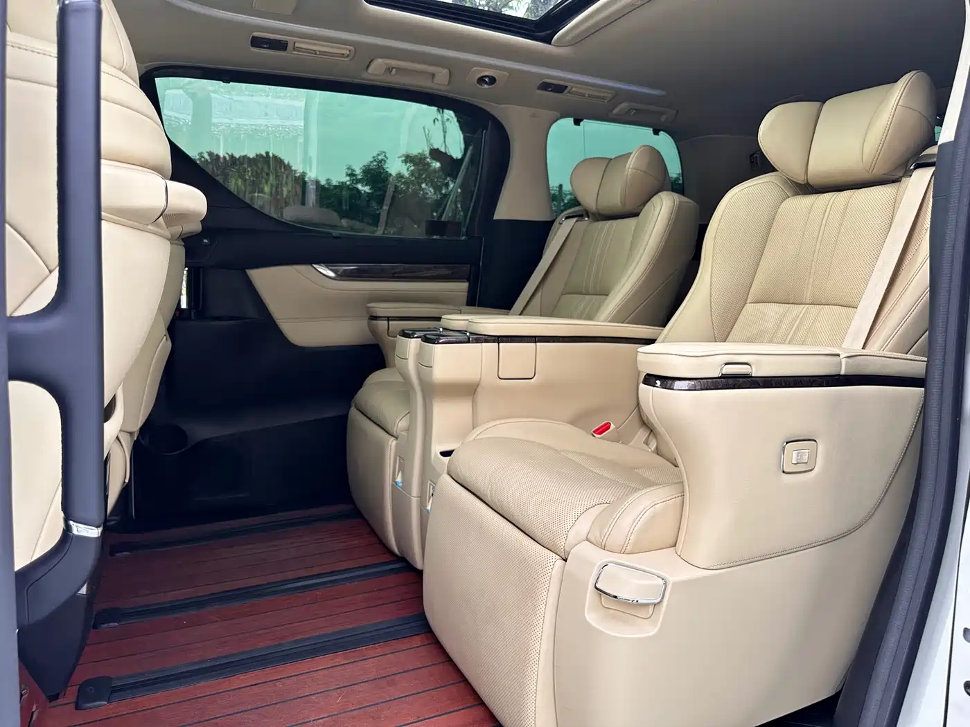 Toyota Alphard 2020 Hybrid 2.5L Premium Edition фото 19