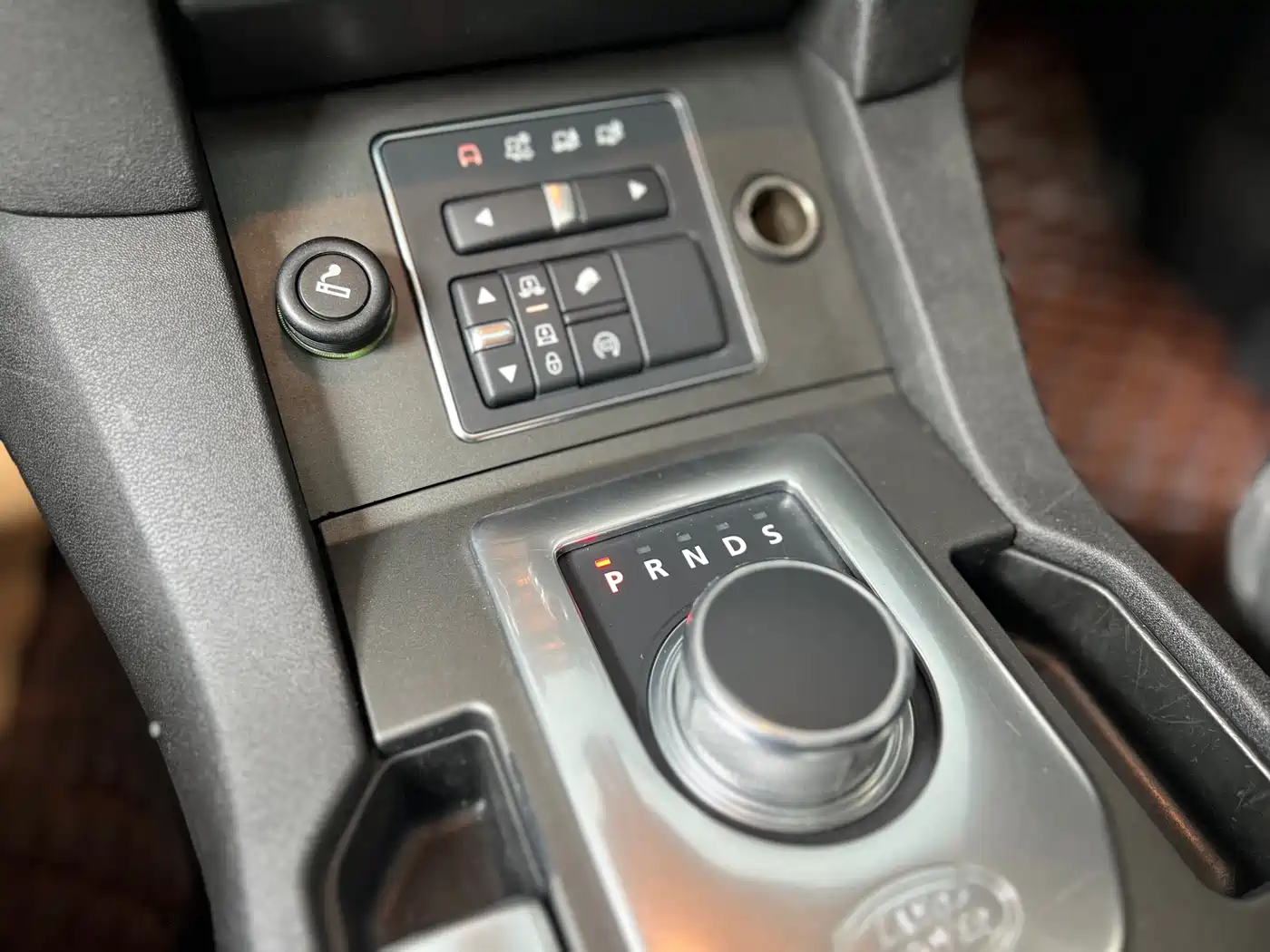Land Rover Discovery 2015 3.0 SC V6 HSE фото 10
