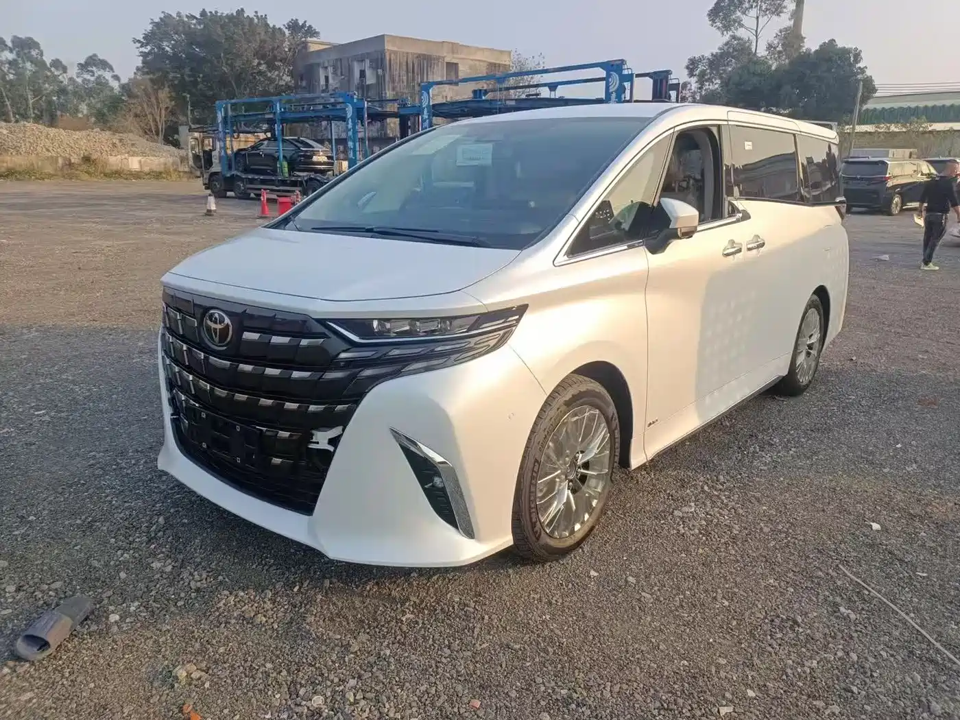 Toyota Alphard 2025 Hybrid 2.5L Ultimate Gold Edition