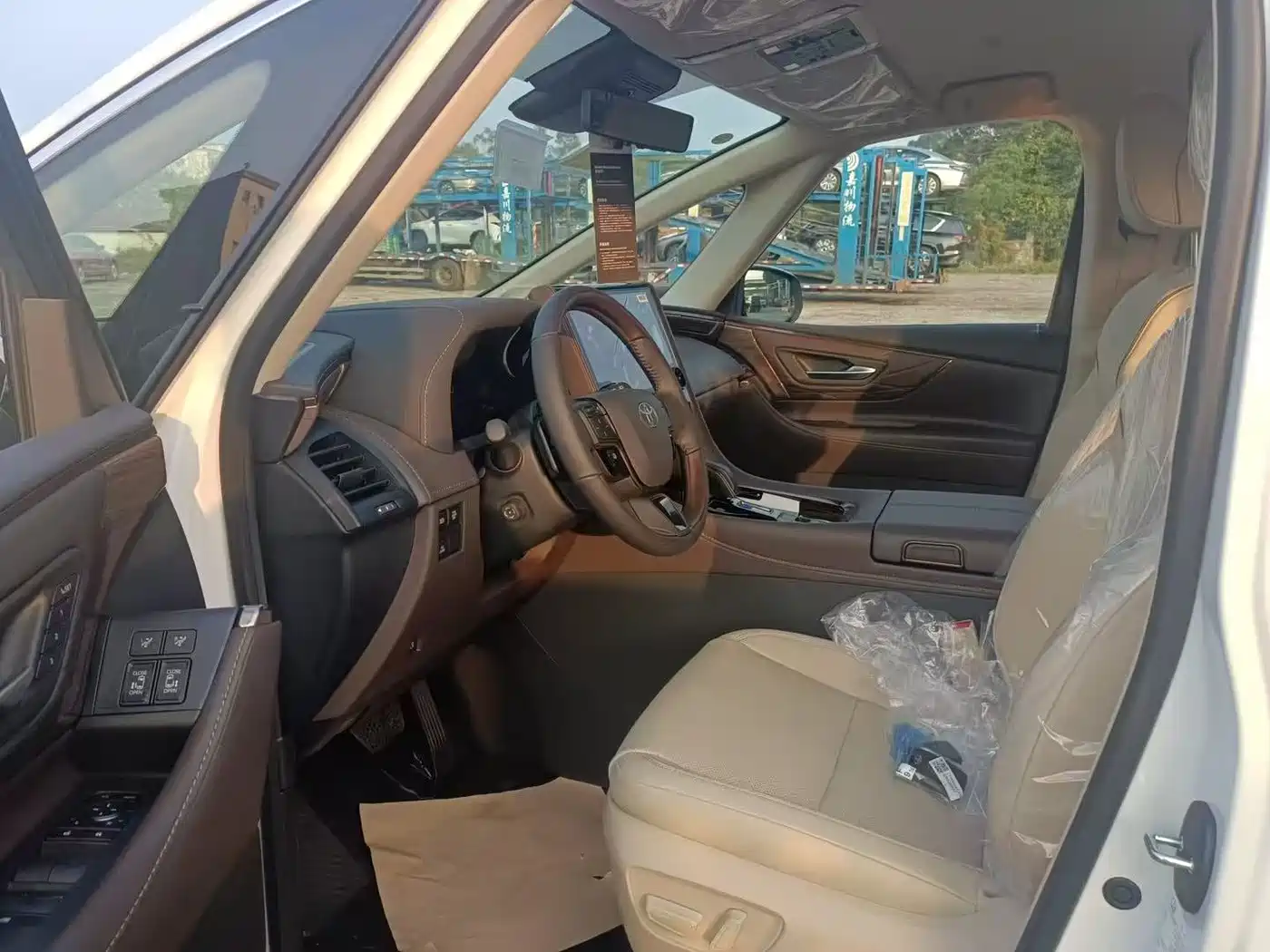 Toyota Alphard 2025 Hybrid 2.5L Ultimate Gold Edition фото 3