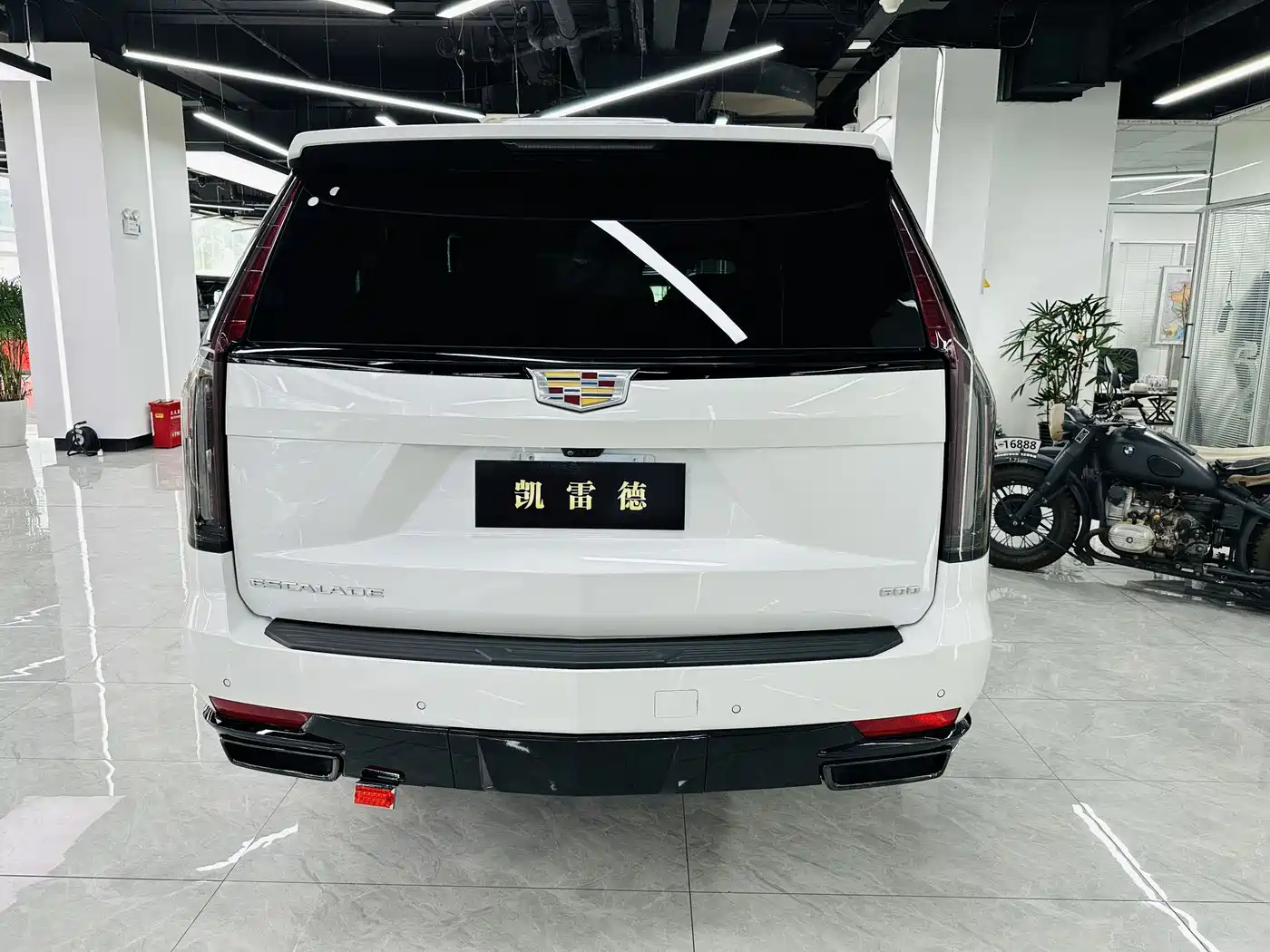 Cadillac Escalade 2017 6.2L ESV Platinum Extended фото 9