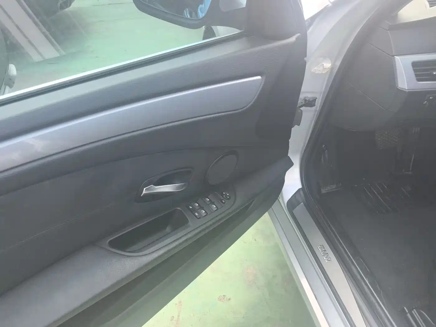 BMW 5 Series 2009 Model 523Li Standard фото 4