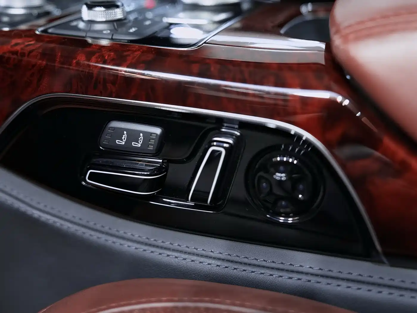 Audi A8 2013 A8L 6.3 FSI W12 quattro Flagship фото 18