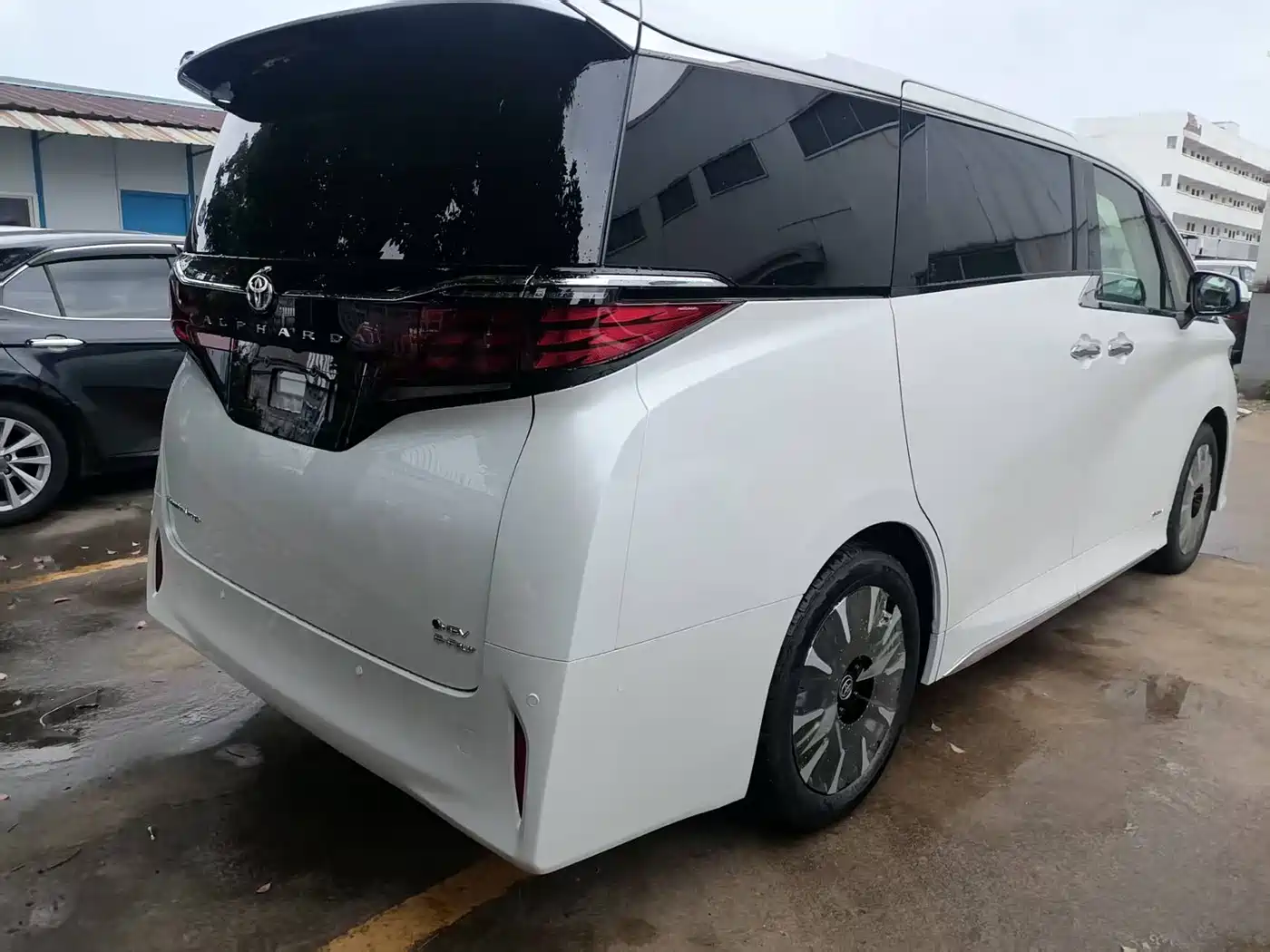 Toyota Alphard 2024 Hybrid 2.5L Prestige Edition фото 8