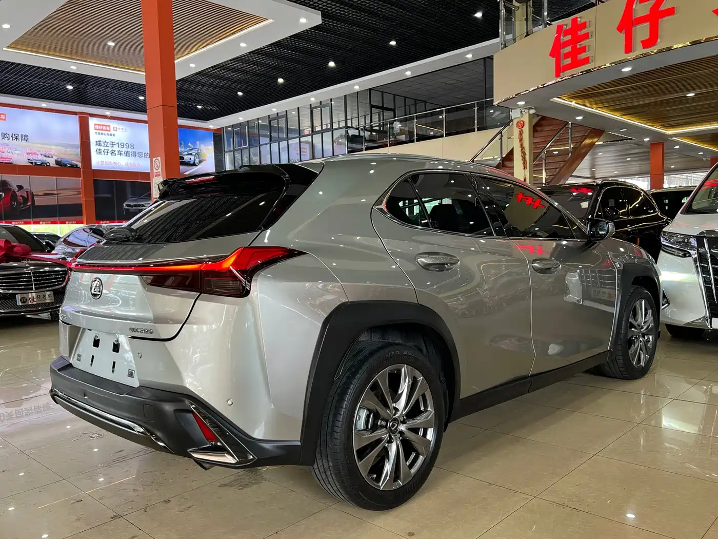 Lexus UX 2019 200 F SPORT Edition фото 4