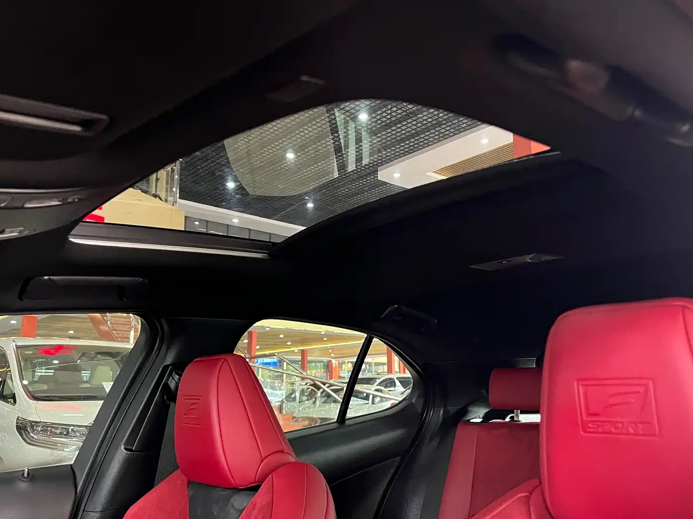 Lexus UX 2019 200 F SPORT Edition фото 14