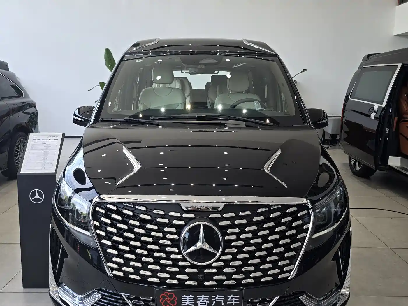 Mercedes-Benz V-Class 2024 V 300 L Long Wheelbase Luxury Edition фото 18