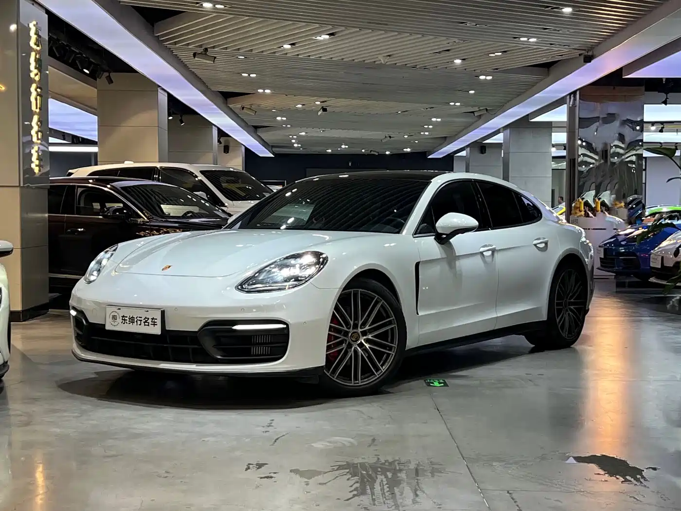PORSCHE PANAMERA