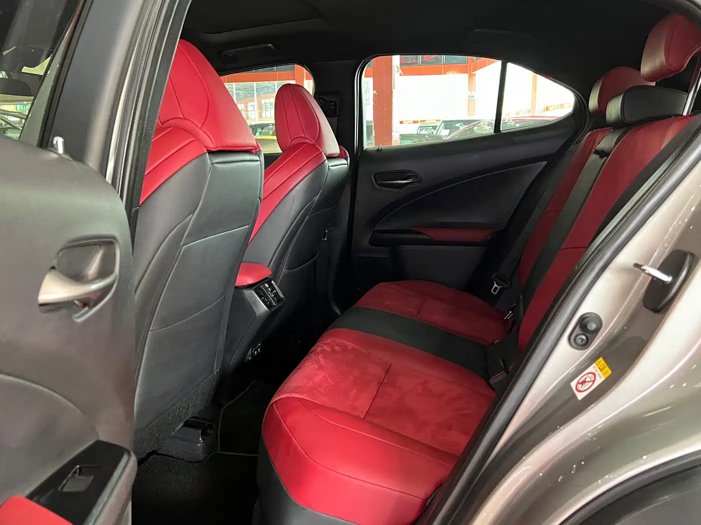 Lexus UX 2019 200 F SPORT Edition фото 8