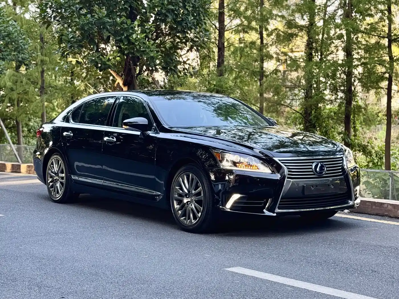 Lexus LS 2014 600hL фото 3