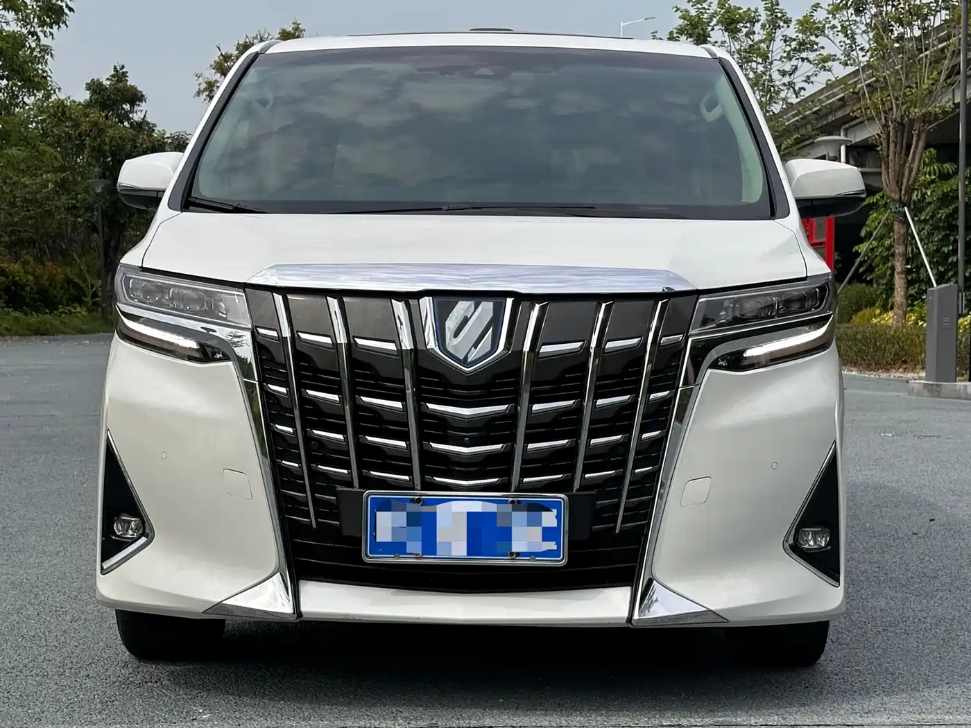 Toyota Alphard 2020 Hybrid 2.5L Premium Edition фото 2