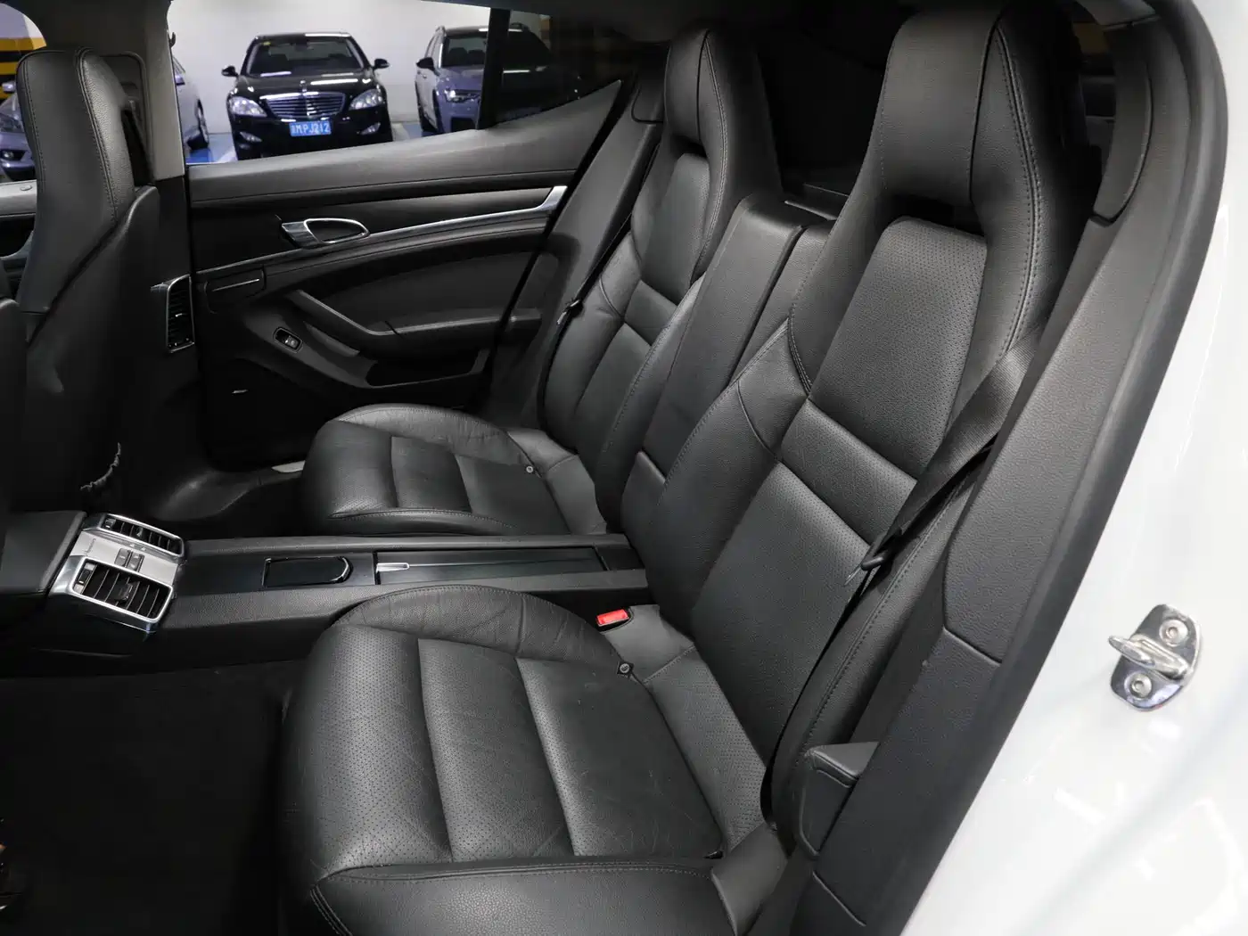 Porsche Panamera 2010 Panamera 4 3.6L фото 11