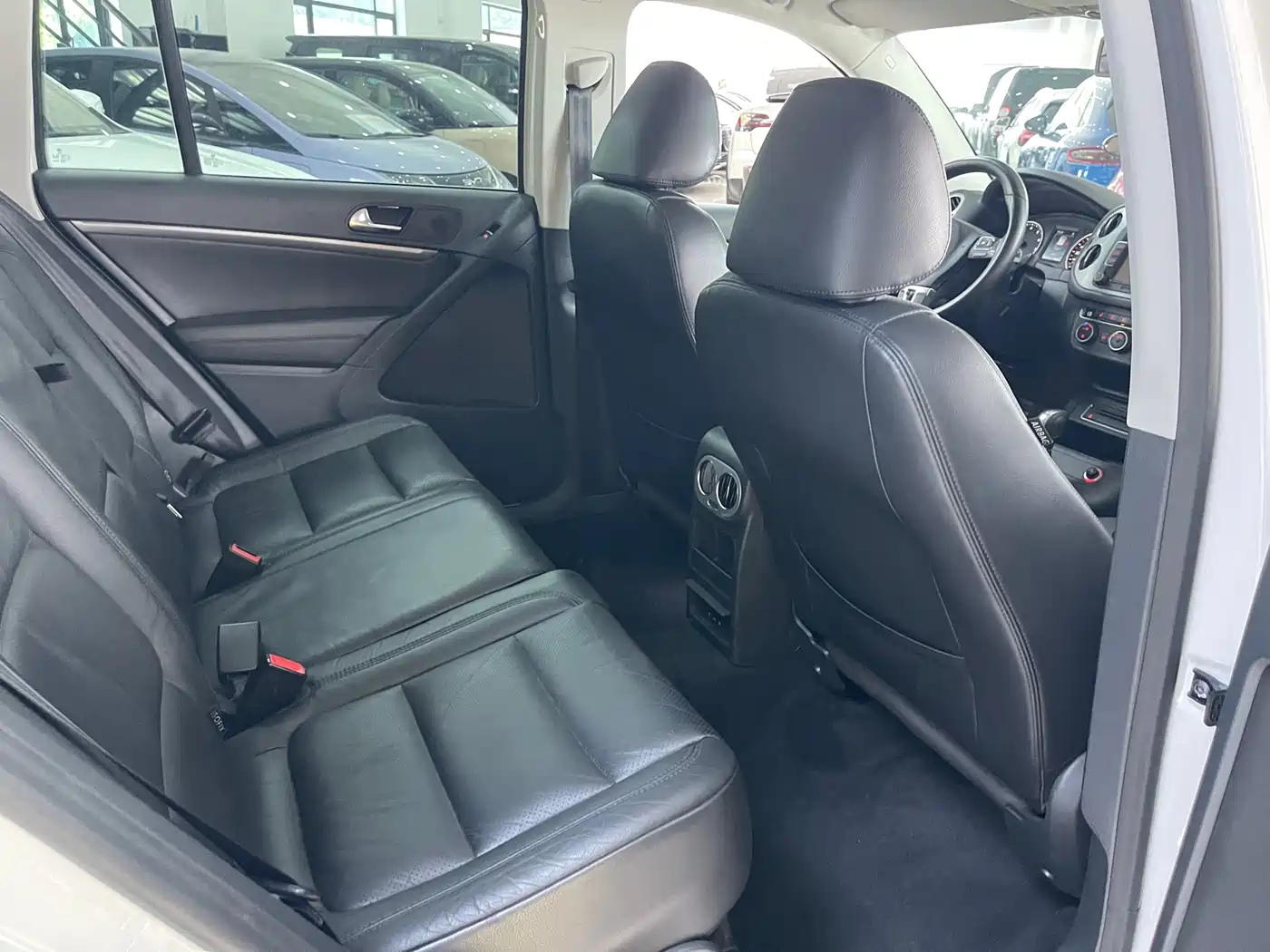 Volkswagen Tiguan 2015 2.0TSI Automatic 4WD Luxury фото 16