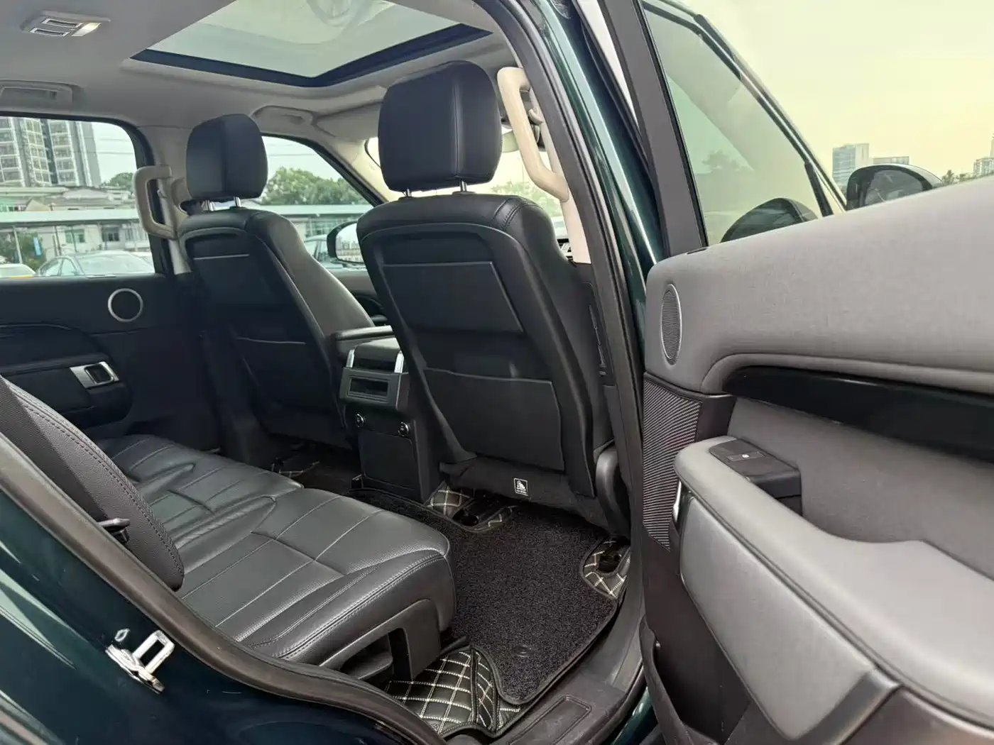 Land Rover Discovery 2017 3.0 SC V6 SE фото 15