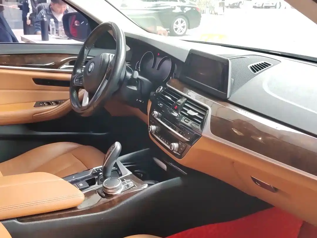 BMW 5 Series 2018 528Li Launch Special Edition фото 12
