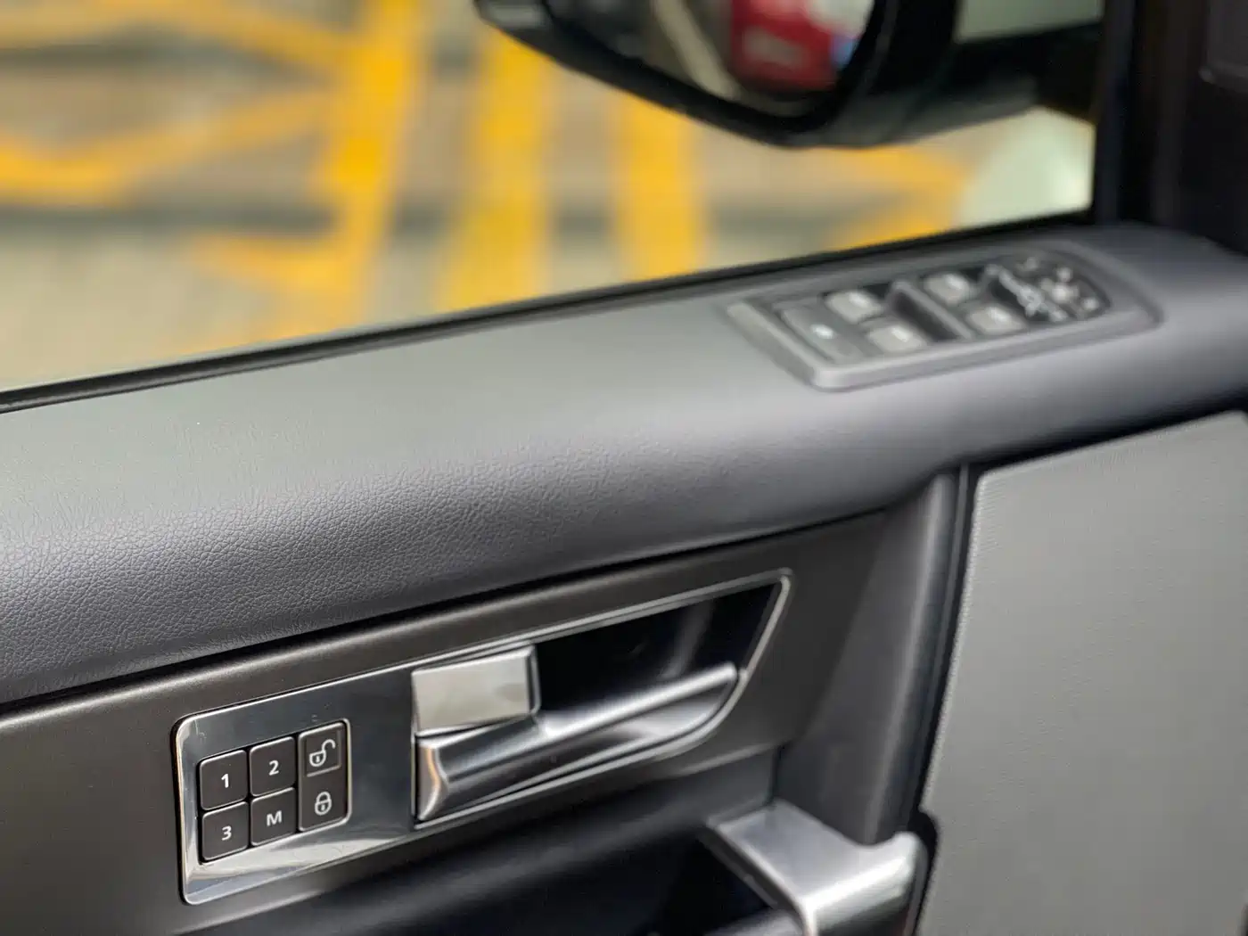 Land Rover Discovery 2014 3.0 SC V6 SE фото 10