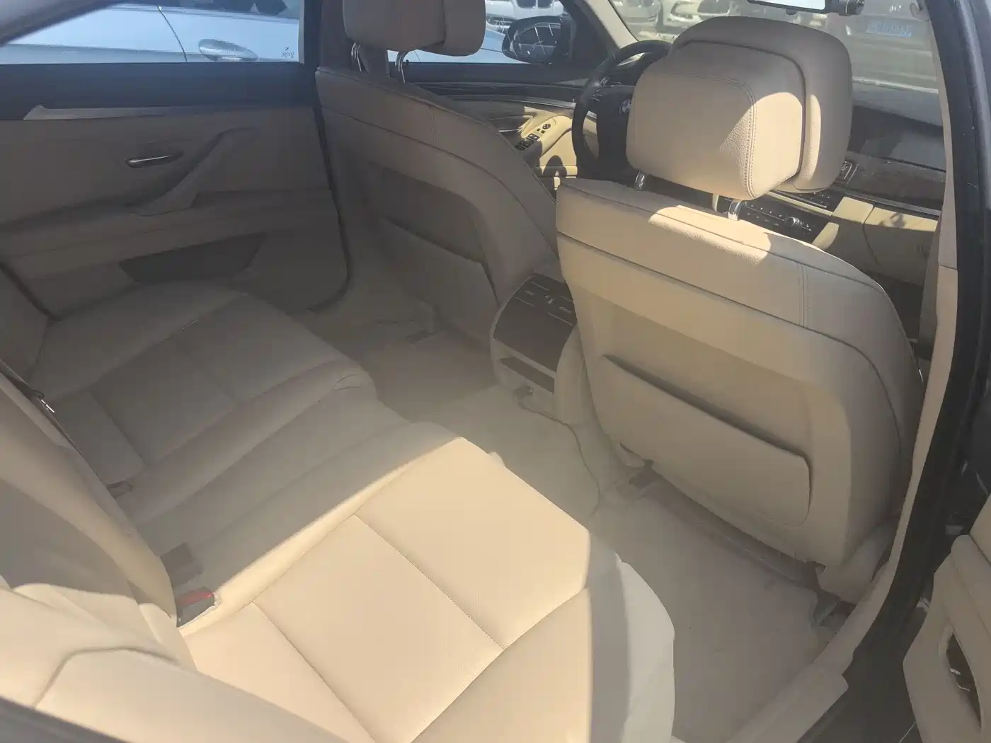 BMW 5 Series 2011 523Li Leading фото 11
