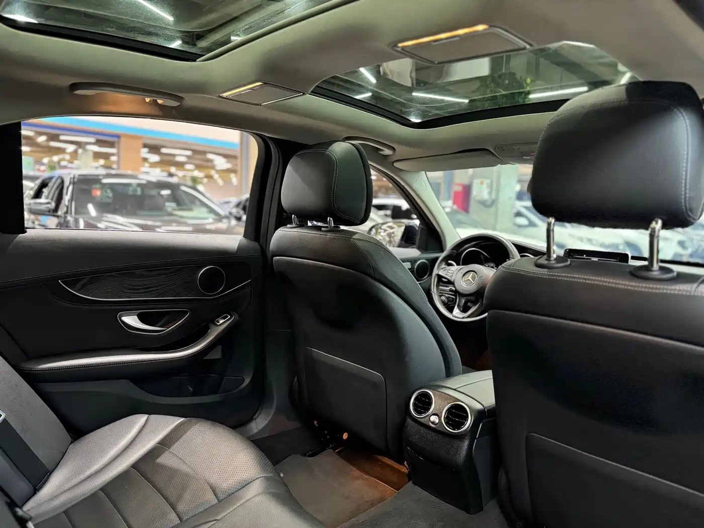 Mercedes-Benz C-Class 2015 Facelift C 200 L Sport фото 27