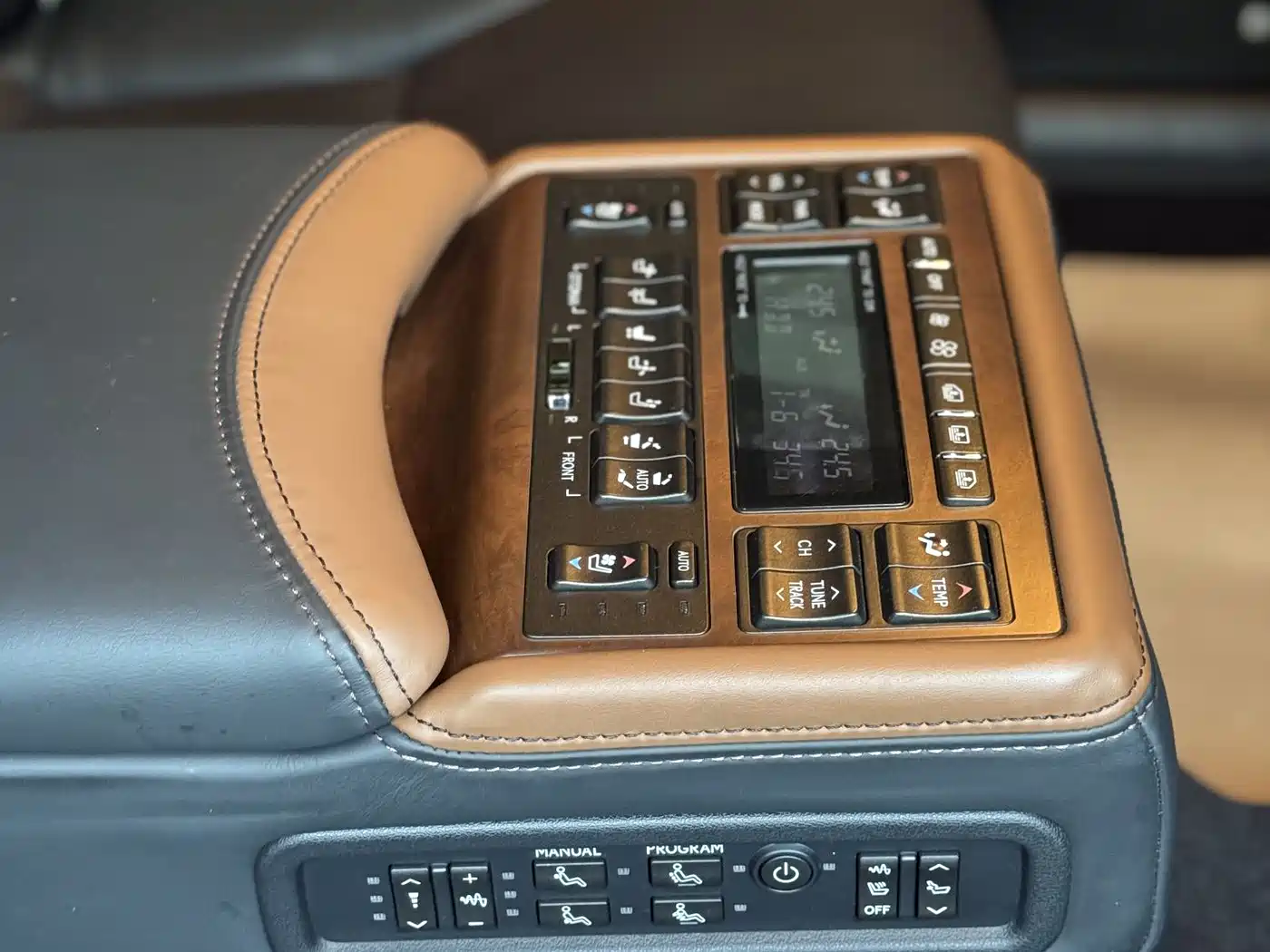 Lexus LS 2014 600hL фото 26