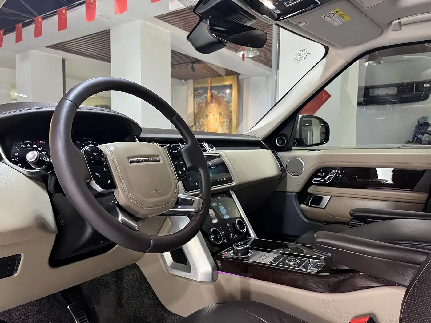 Land Rover Range Rover 2020 3.0 L6 Heritage Extended Edition фото 12