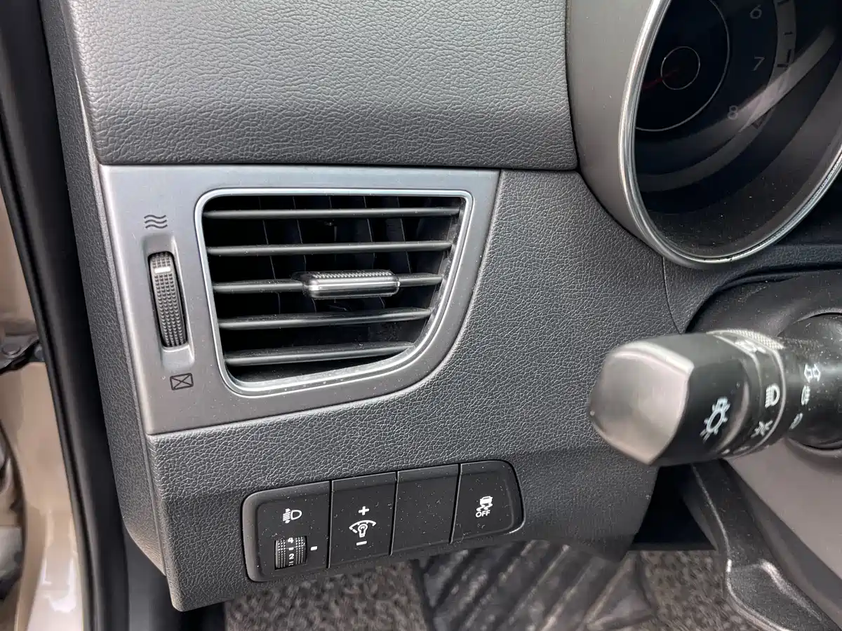 Hyundai Langdong 2015 1.6L Auto Exclusive фото 23