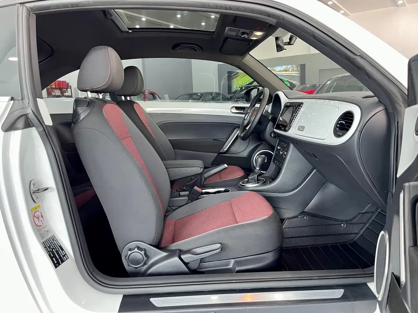 Volkswagen Beetle 2015 180TSI фото 12