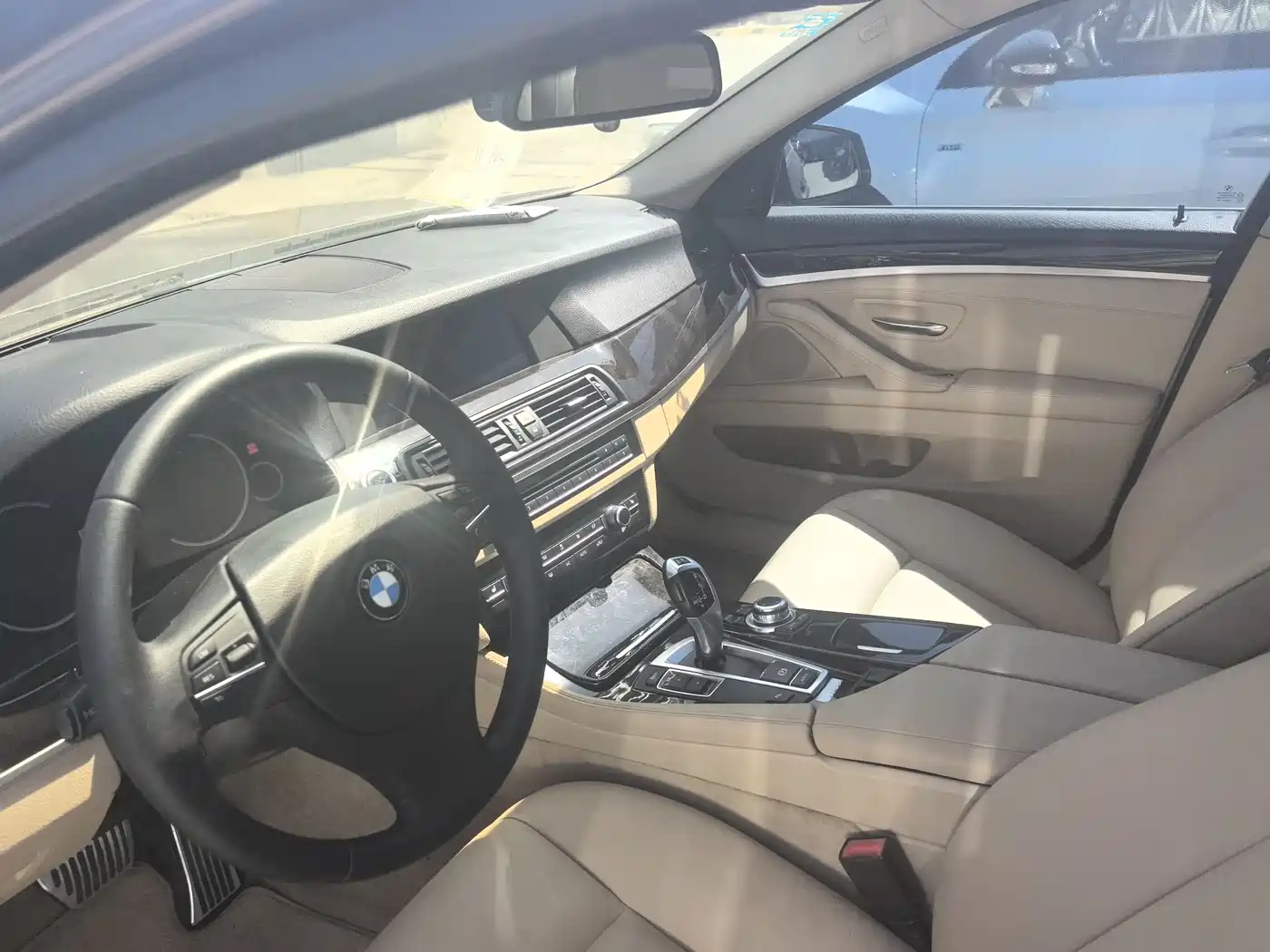 BMW 5 Series 2011 523Li Leading фото 6