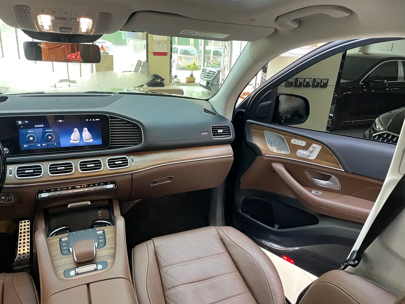 Mercedes-Benz GLS 2024 Model GLS 450 4MATIC Luxury фото 17
