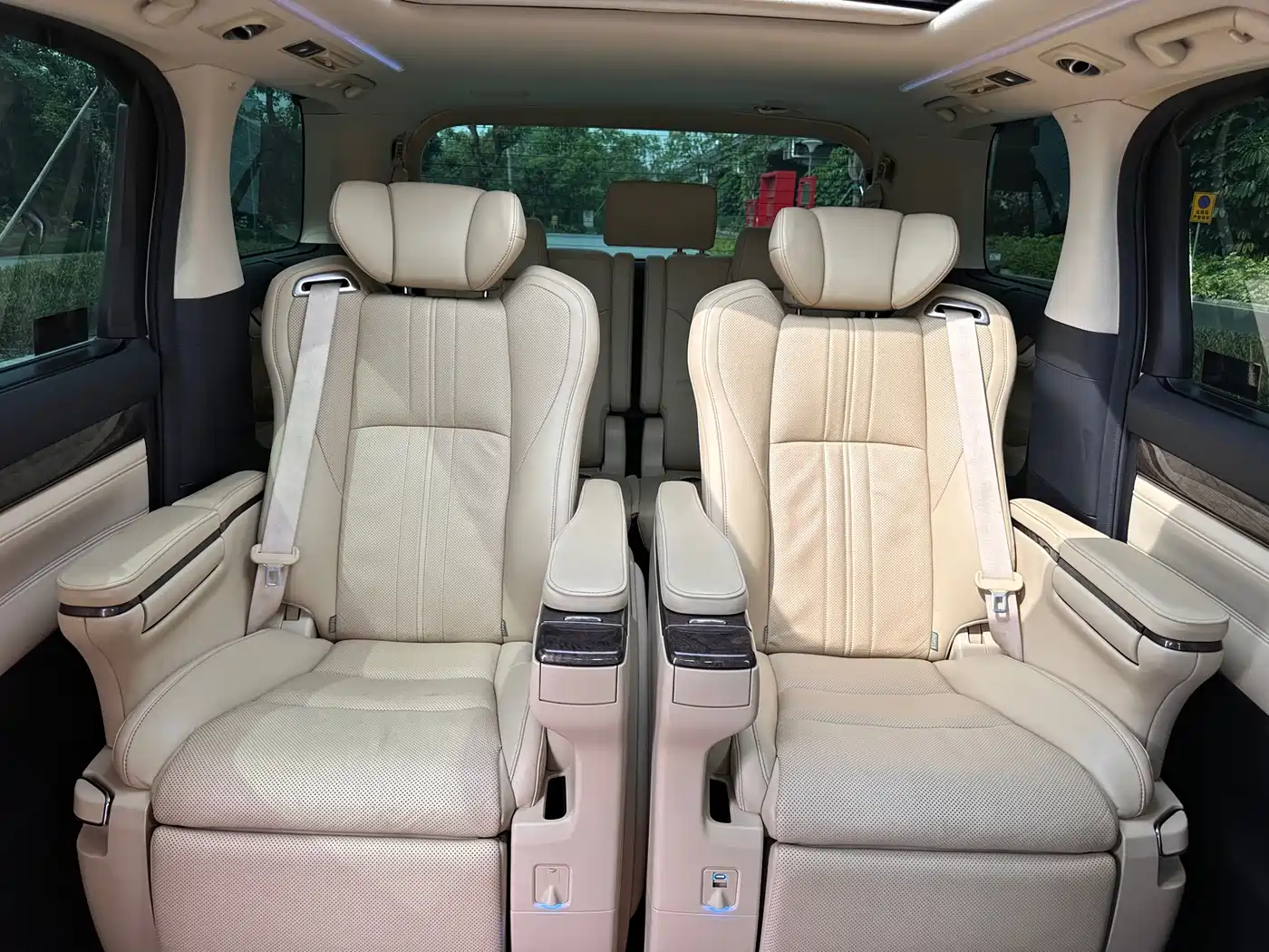 Toyota Alphard 2020 Hybrid 2.5L Premium Edition фото 16