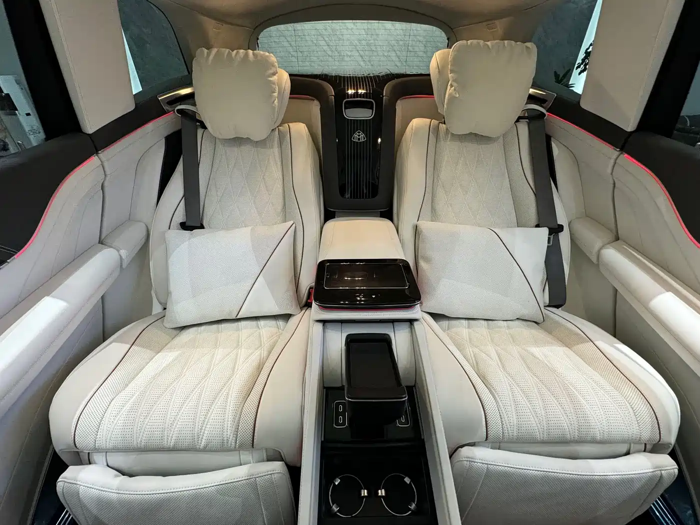 Mercedes-Benz GLS 2024 Model GLS 450 4MATIC Luxury фото 18
