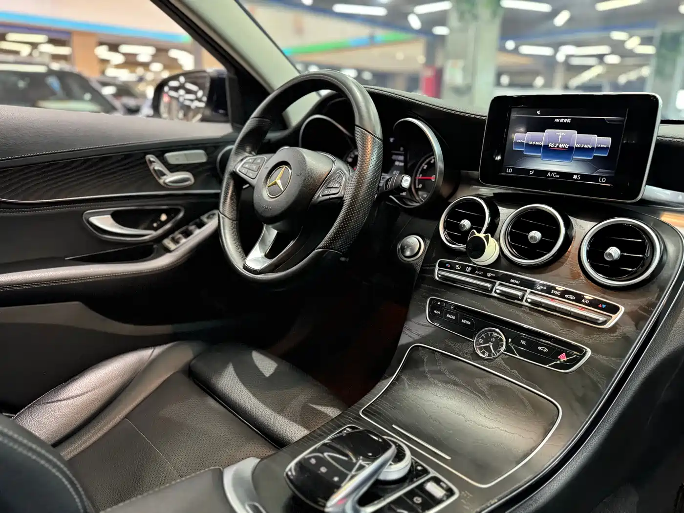 Mercedes-Benz C-Class 2015 Facelift C 200 L Sport фото 30