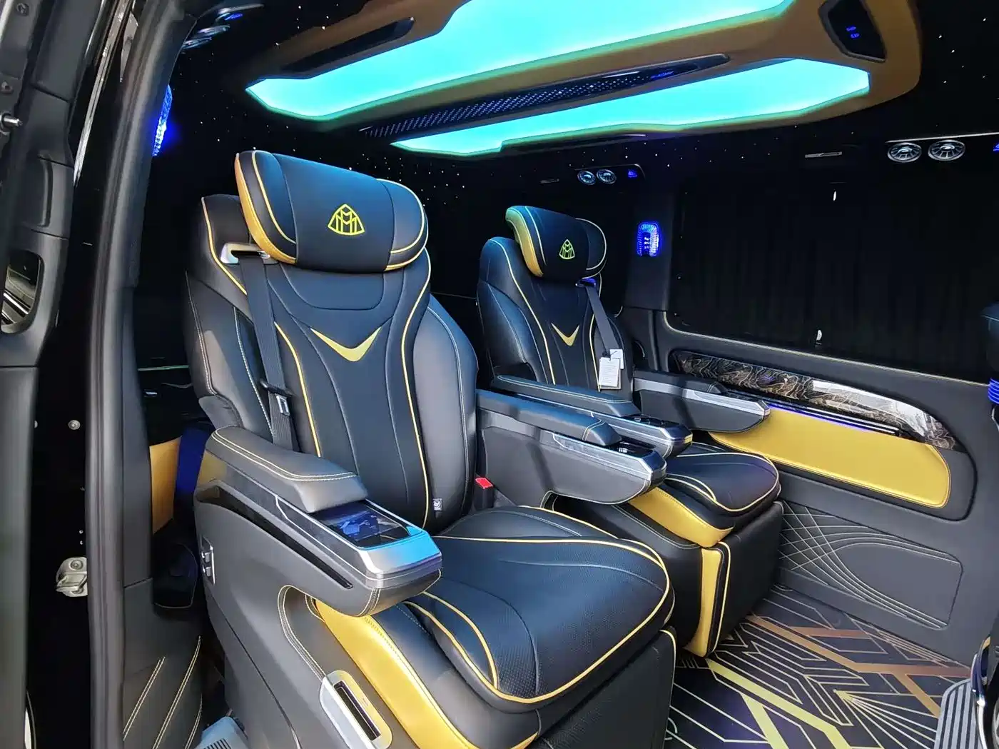 Mercedes-Benz Vito 2024 2.0T Elite Edition 7-Seater фото 9