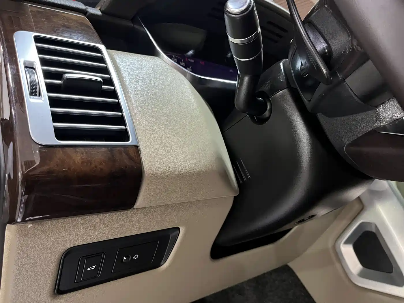 Land Rover Range Rover 2020 3.0 L6 Heritage Extended Edition фото 4