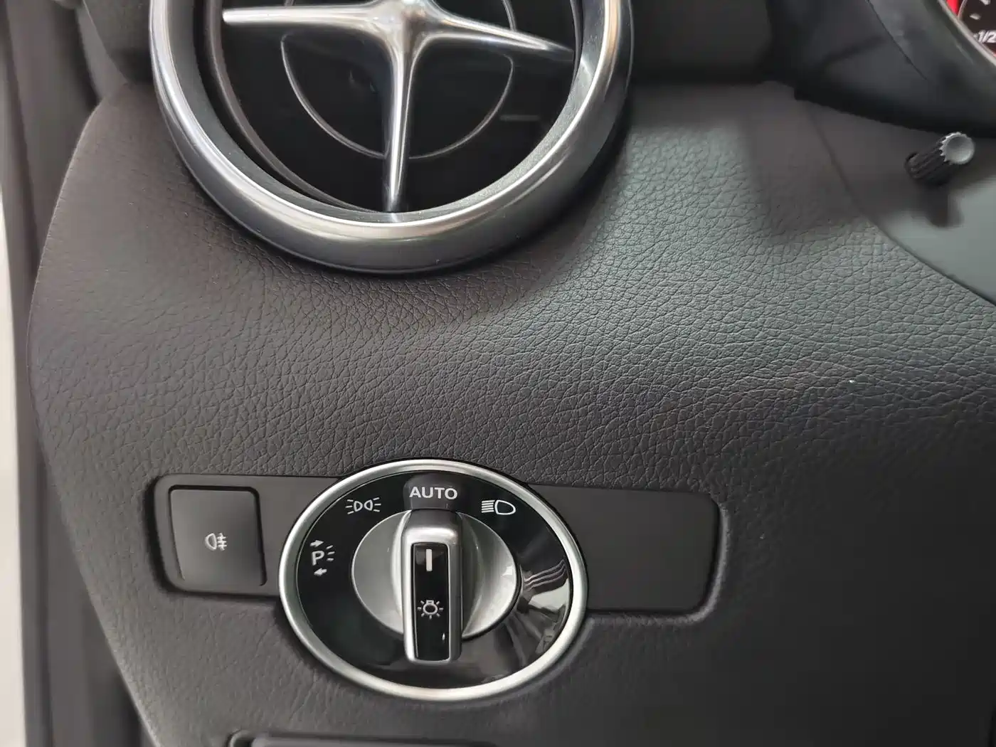 Mercedes-Benz SLC 2016 SLC 200 Sport фото 8
